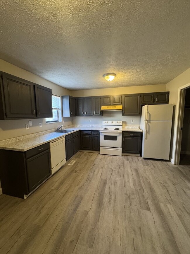 Building Photo - 6972-6996-6996 Joseph Dr