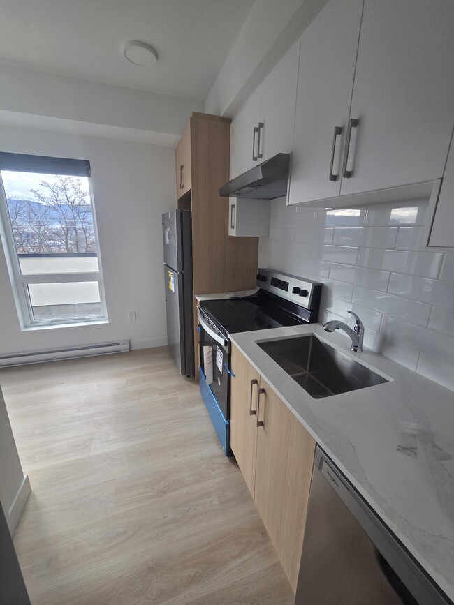 Kitchen - Hilltop Manors II