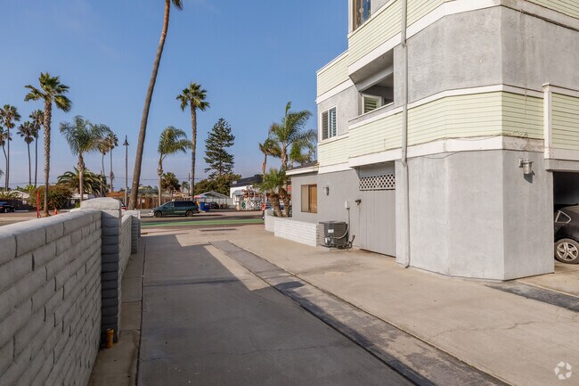 Entrance - 129 Palm Ave