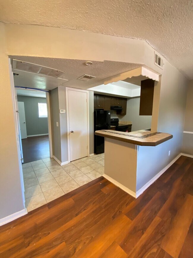 Foto del edificio - 1 BED 1 Bath APT NW OKC PC Schools