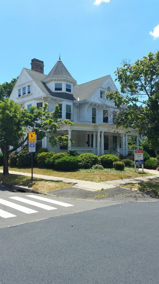 Building Photo - 1377 Ella Grasso Blvd