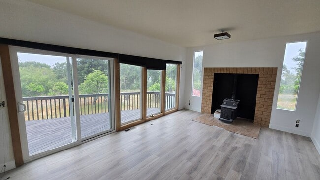 Building Photo - Beautiful West County Property Minutes Fro...