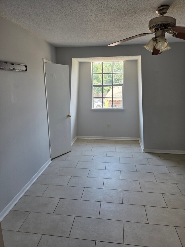 Foto del edificio - 2614 McLelland St