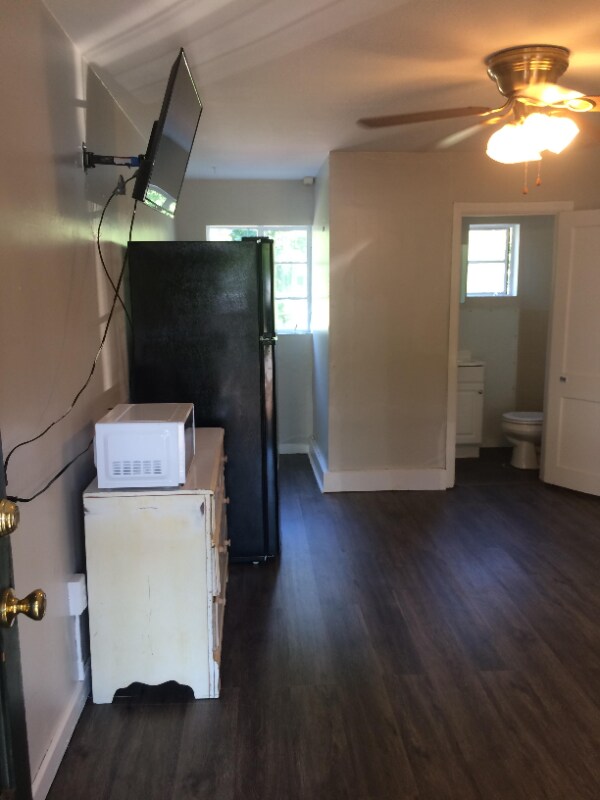 1939 Frederick St Unit 1, Cumberland, MD 21502 Room for Rent in Cumberland, MD