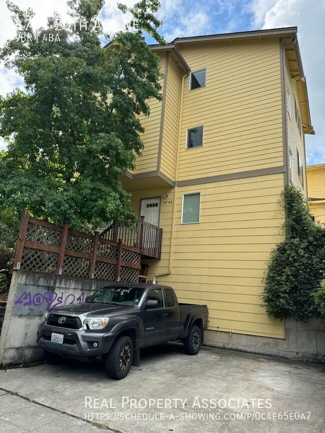 Building Photo - 4743 20th Ave NE