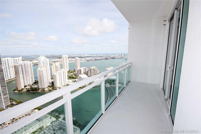 Foto del edificio - 950 Brickell Bay Dr