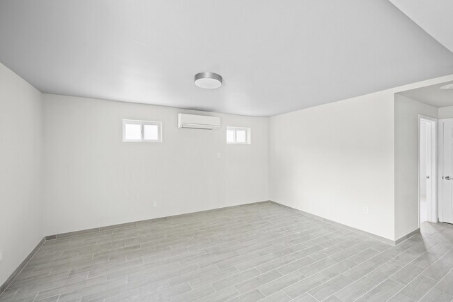 Building Photo - 3315 Mary St