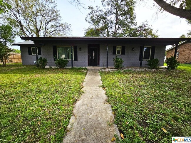 Building Photo - 795 Paige St