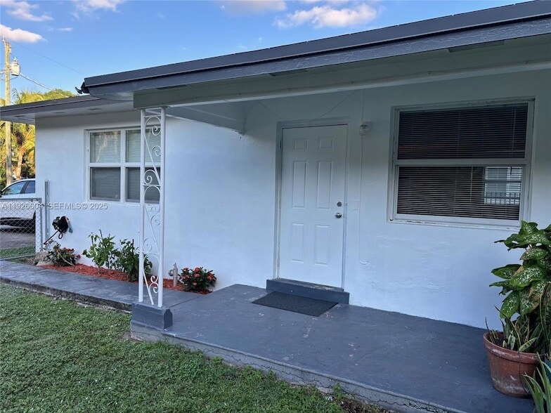 Foto principal - 2520 NE 181st St