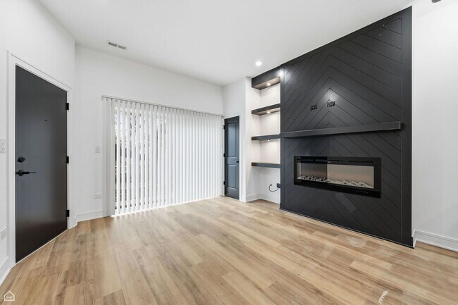 Foto del edificio - 861 E 63rd Pl