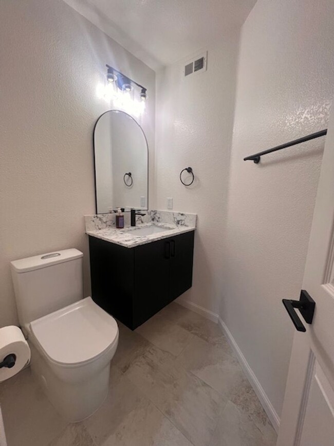 Foto del edificio - Beautiful 3 bedroom, 2.5 bathroom Rocklin ...