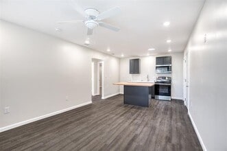 Building Photo - 915 Grigsby Ave
