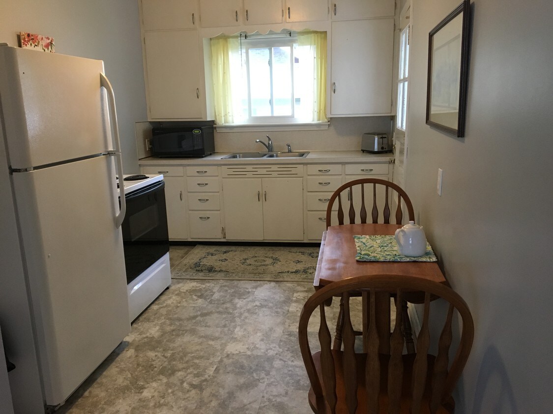 Kitchen - 221 S Beech St