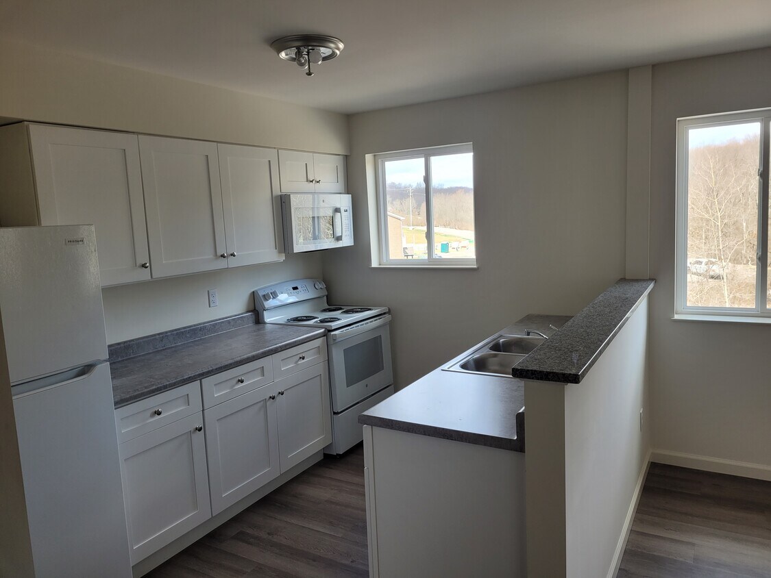 Hampshire Estates Apartments and Self Storage Apartments in Gibsonia