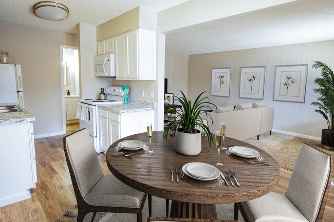 1 habitación, 1 baño - Comedor / Cocina - Bear Valley Village Apartments
