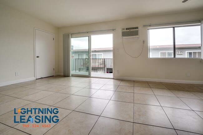 Foto del edificio - 8140 Langdon Ave