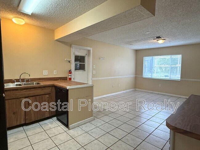Foto del edificio - 6063 Shingler Ave