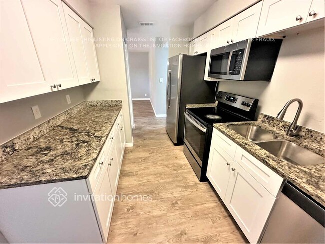 Foto del edificio - 4114 Lake Lawne Ave