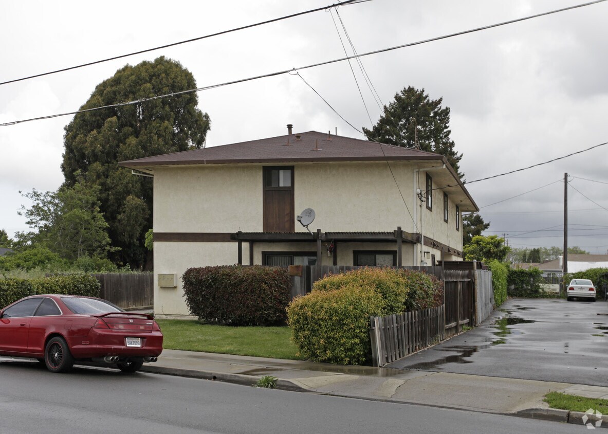 Building Photo - 440 Meek Ave