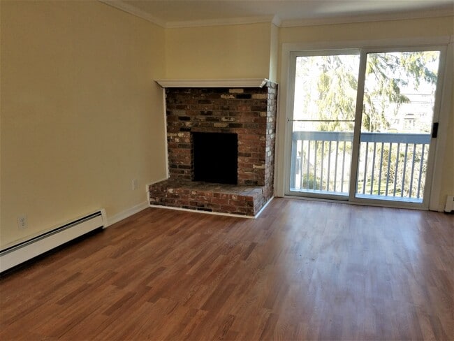 Building Photo - 678 Savin Ave