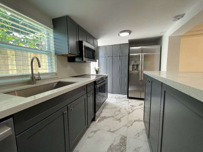 Building Photo - 11050 Biscayne Blvd