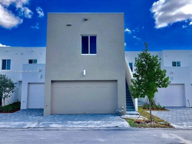 Foto del edificio - 6468 NW 103rd Pl