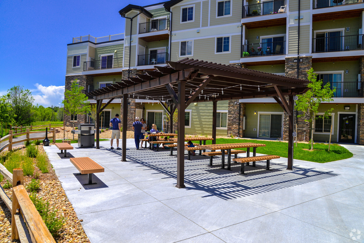 Foto del edificio - Chinook Wind Apartments