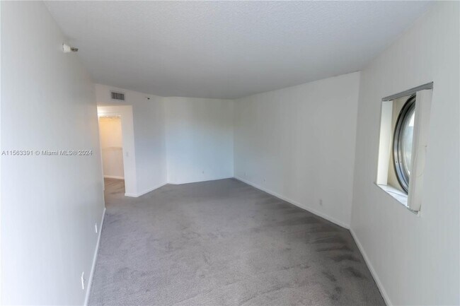 Foto del edificio - 3610 Yacht Club Dr