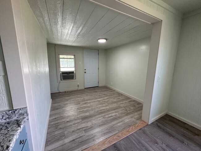 Building Photo - Remodeled 3 Bedroom House
