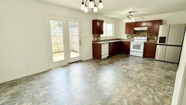 Foto del edificio - 15251 Tyler Mill Dr