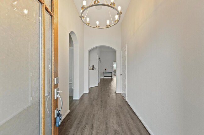 Foto del edificio - 15103 Dry Ridge Ct