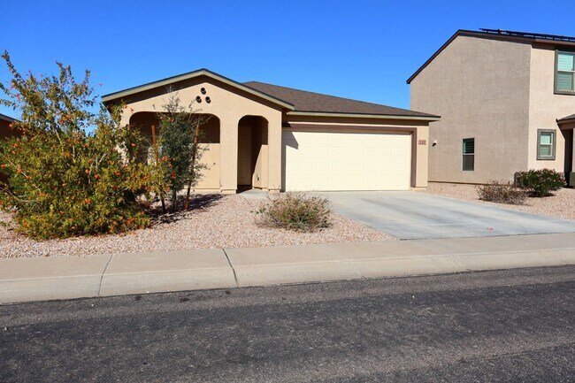 Building Photo - 3 Bed 2 bath home!