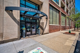 Building Photo - 320 E 21st St