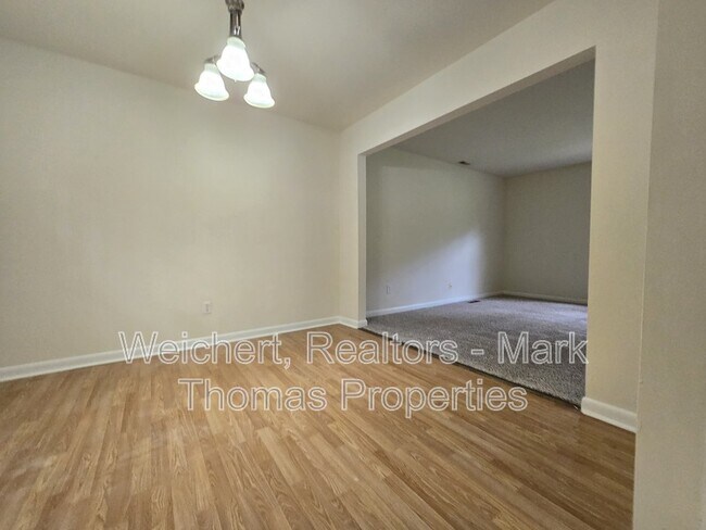 Foto del edificio - 119 Monterey Ln