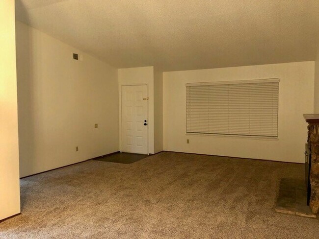 Building Photo - Clean 3 bedroom, 2 bath home in Rancho Cordova