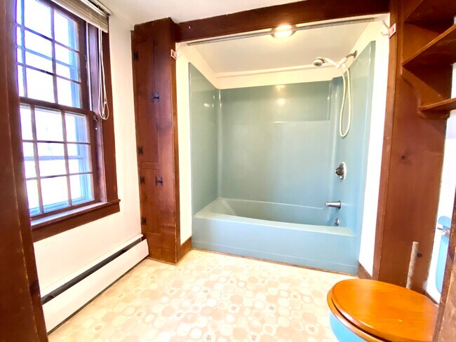 Bathroom - 10 West St