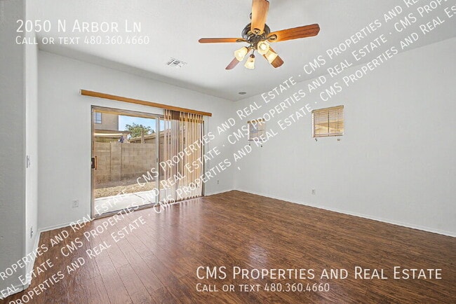 Foto del edificio - 2050 N Arbor Ln