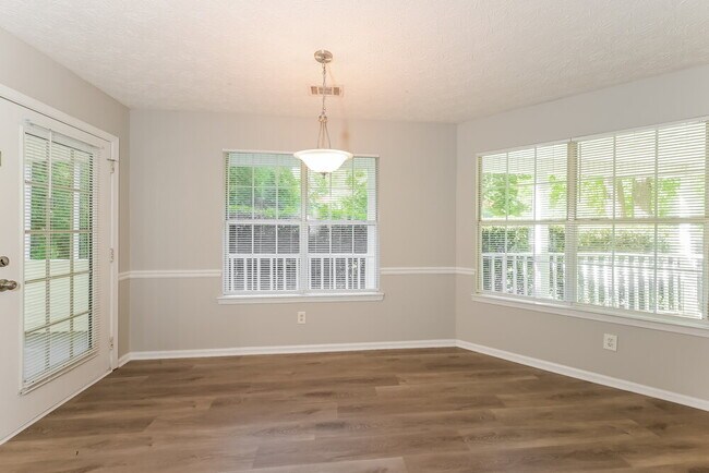 Foto del edificio - 340 Christian Woods Dr
