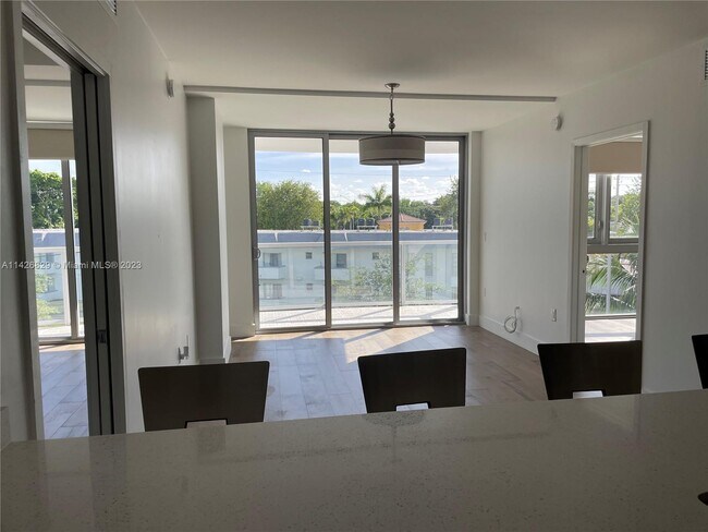 Foto del edificio - 13800 Highland Dr