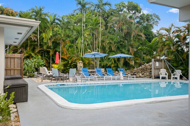 Foto del edificio - 630 NE 37th St