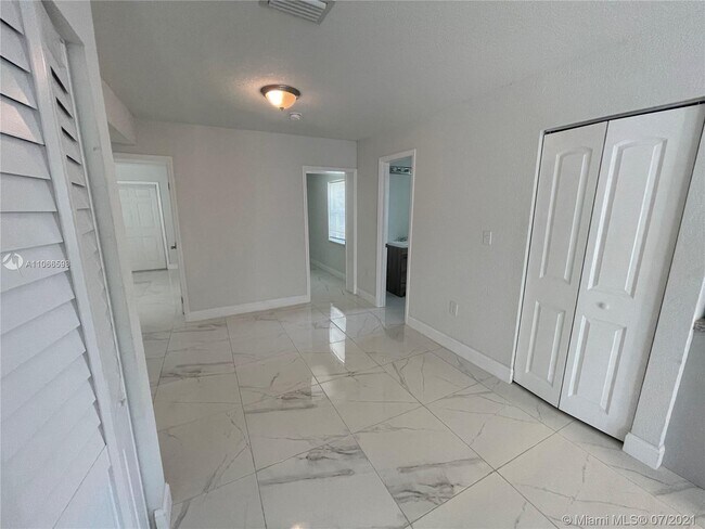 Foto del edificio - 6805 SW 13th Terrace