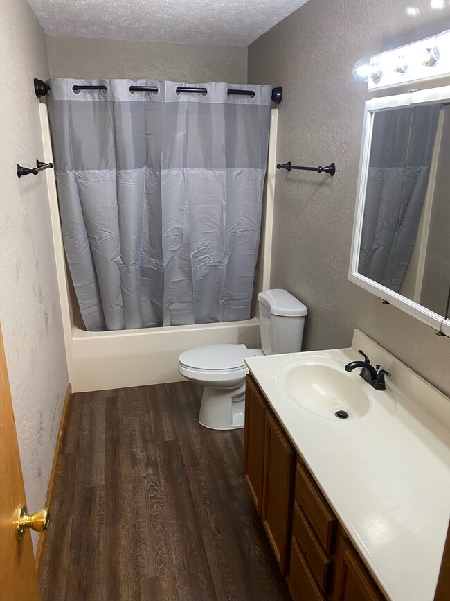 full bath - 442 Long Hollow Rd
