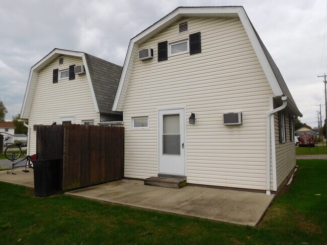Back door/ patio - 747 W High Ave