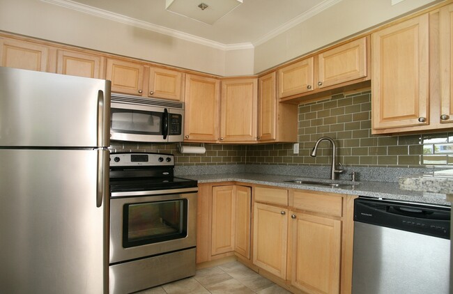 Building Photo - 425 26th Street, Unit 1
