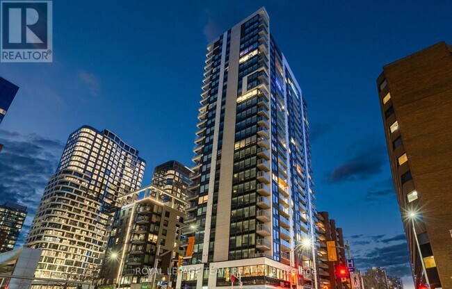 Building Photo - 340 Queen St