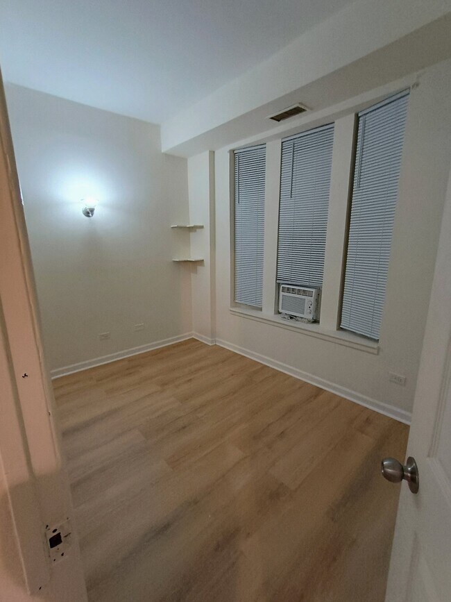 Foto del edificio - 2517 W Division St