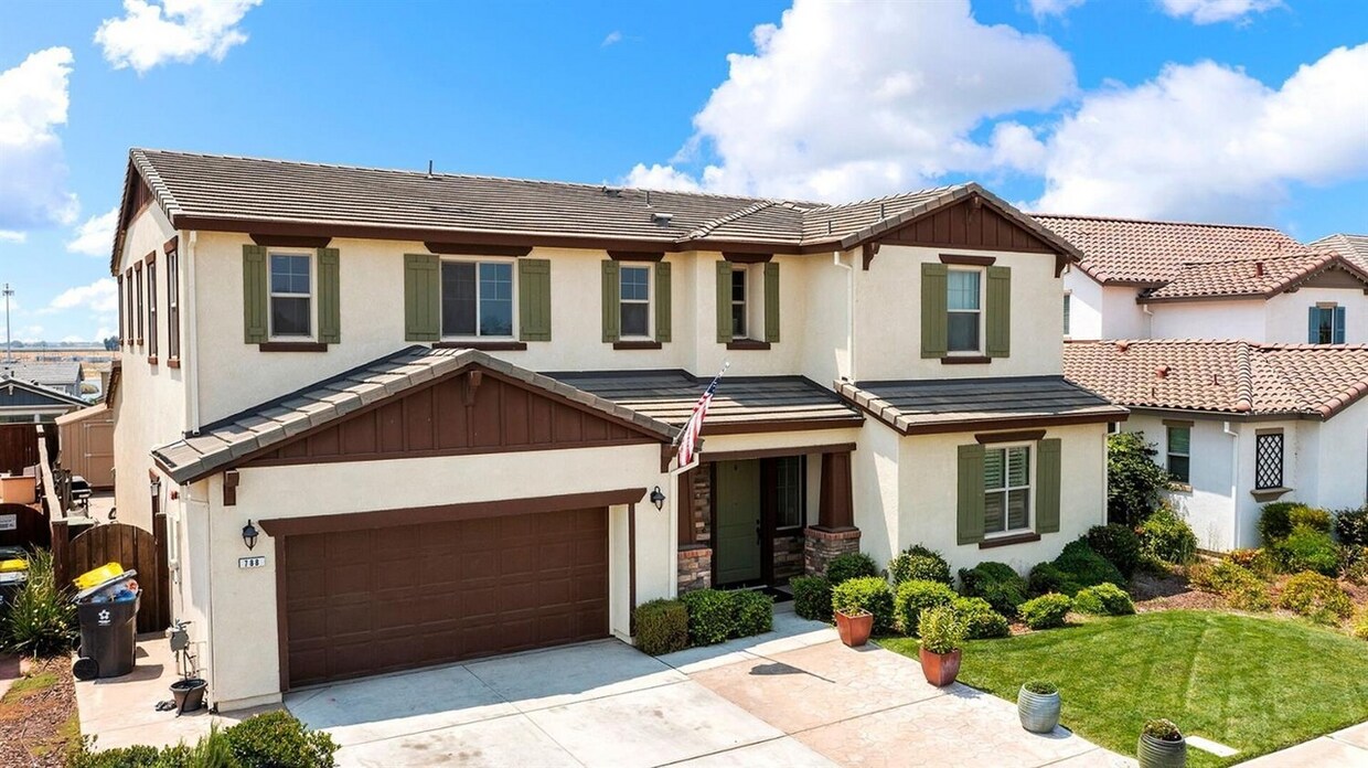 Foto principal - 788 River Bend Dr