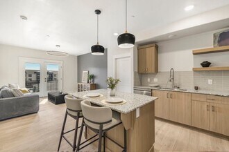 Building Photo - 1522 Quail Dr