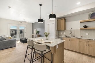 Building Photo - 1522 Quail Dr