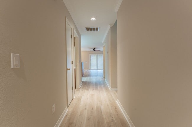 Foto del edificio - 3 BR/2.5 BA Townhome in East Fayetteville